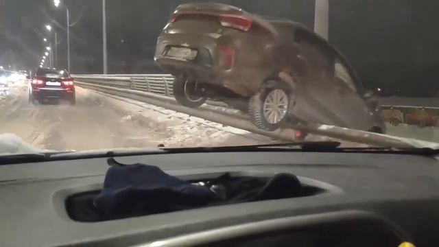 Повис на краю моста(Ярославль) смотреть онлайн