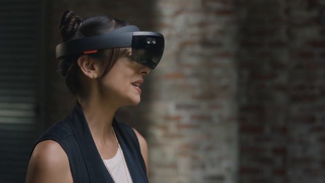 Windows Holographic operativni sistem - proširenje (virtuelne) stvarnosti смотреть онлайн