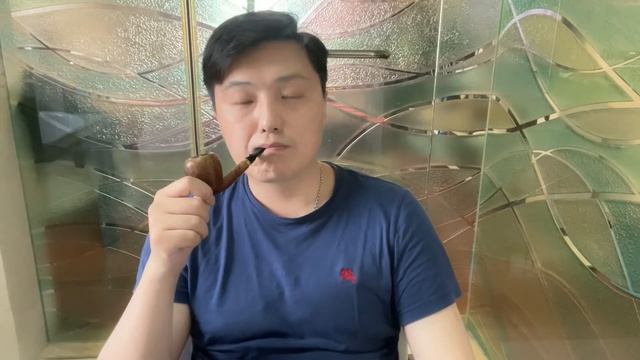 烟斗烟草评测:Mac Baren:Stockton,限量草，VK，劲道2.6 饱满度3.2 室韵3.0，中前段的感受特别像碳火烘焙加奶加奶盖的丝袜奶茶，绵密醇厚 смотреть онлайн