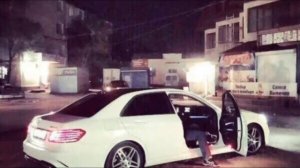 очень крутая песня !!! про молодых пацанов