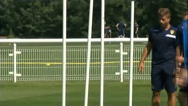 Leeds United pre-season training July 1 смотреть онлайн