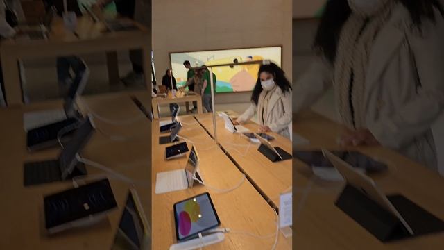 #Applestore #Champs-Elysées #Paris смотреть онлайн