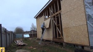 Строю двухэтажный дом в деревне женскими руками. Обшивка стен ОСБ.// Деревенские будни.