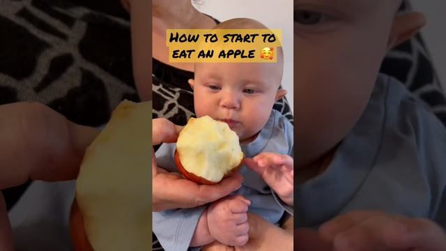 An apple a day keep doctor away 🥰 #baby #babygirl #babies смотреть онлайн