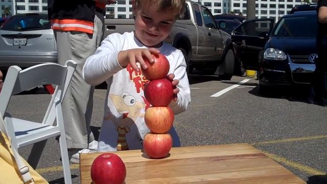 "Hey! You Up There!" - Jack Stacks Apples смотреть онлайн