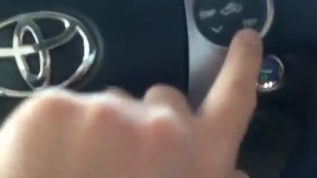 2013 Toyota Prius Review смотреть онлайн