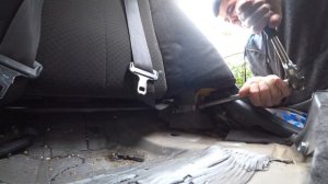 Как снять задние сиденья на Toyota Camry 40