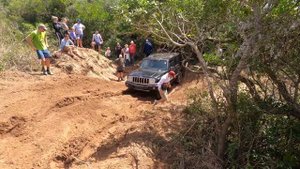 Jeep Commander 5.7 Hemi V8, just to much power for some obstacles