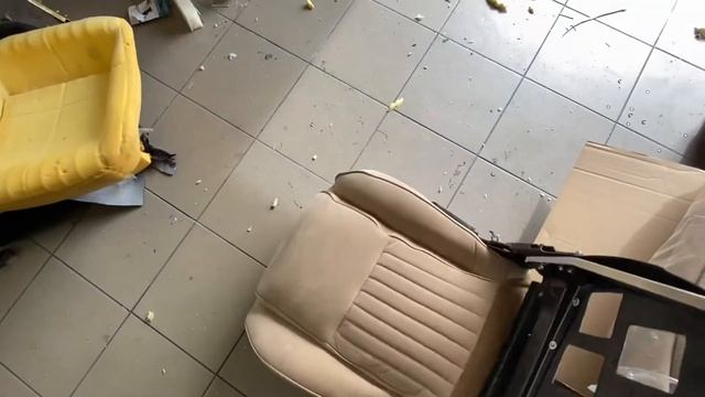 Installing new PMD seat frames (reproduction) and new upholstery смотреть онлайн