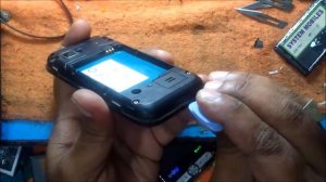 Samsung S5250 Wave525 LCD Removing