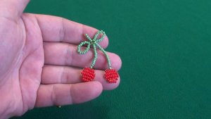 Вишня из бисера в технике параллельного плетения