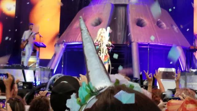 Kesha Blow - The Adventures of Kesha & Macklemore смотреть онлайн