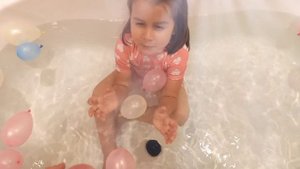 София купается \ София  is having a bath 🛀