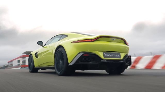 Aston Martin Vantage смотреть онлайн