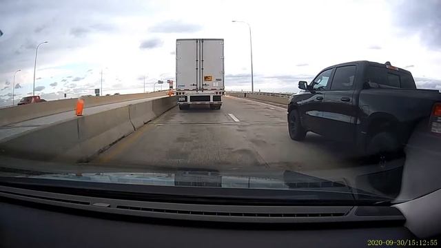 Wheel falls off Dodge Journey on highway смотреть онлайн