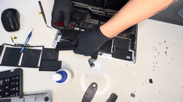 How to replace Battery MacBook Pro A1707 2016-2017 without removing logic board #apple смотреть онлайн