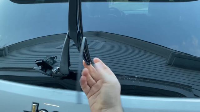 Jeep Grand Cherokee rear wiper replacement - 2014 - 2022 rear wiper blade how to смотреть онлайн