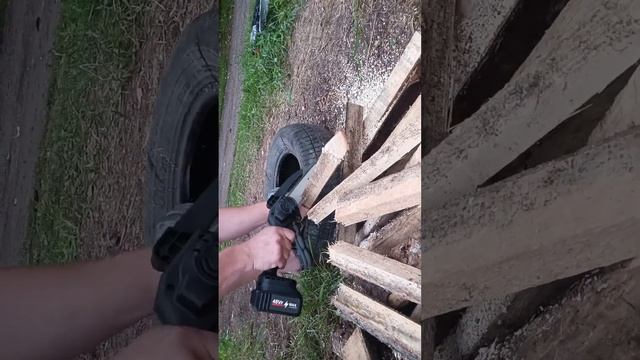 Бюджетная аккумуляторная мини пила с озона #shorts смотреть онлайн