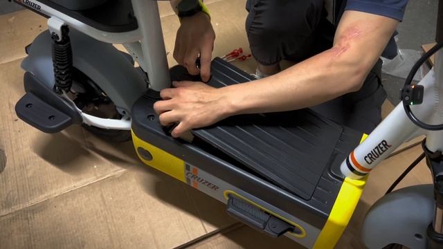 Видео инструкция по сборке электроскутера Cruzer Tata