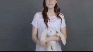 Девочка Мальчик, поют песню про маму.