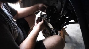 How to change the brake pads on a Jeep Grand Cherokee WK2 (2011-2019)