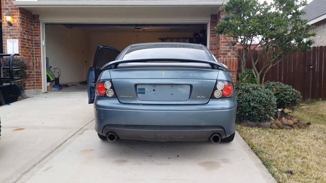 06 Pontiac GTO W/glasspacks смотреть онлайн