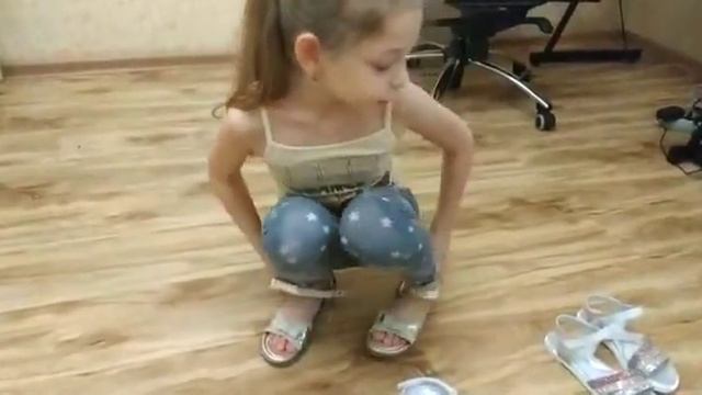 Мои новые сандалии к 8 Марта смотреть онлайн