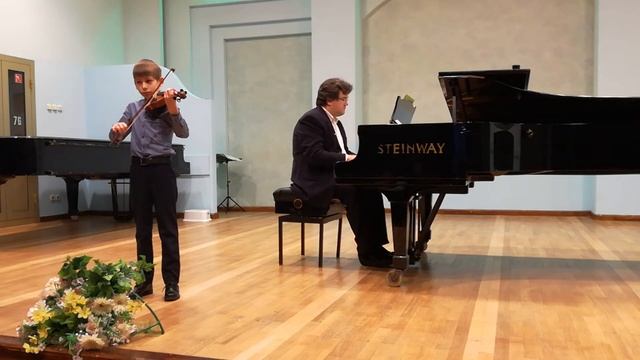 Игра в лошадки, Чайковский, скрипка - исполняет Никитин Макар смотреть онлайн