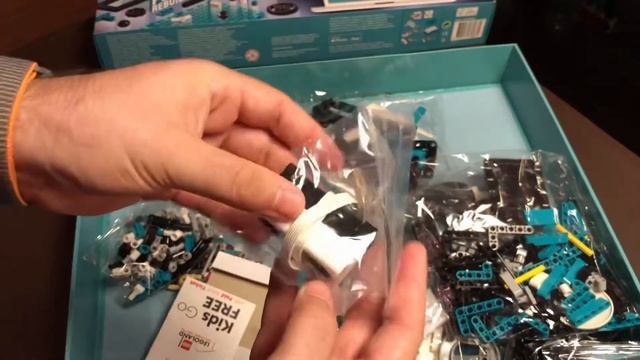 Unboxing novo MINDSTORMS 51515 Robot Inventor