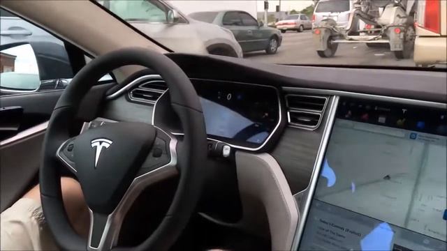 Tesla Model S 90D AutoPilot смотреть онлайн