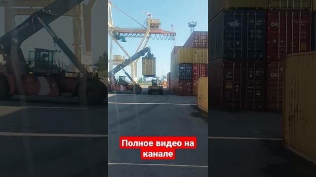 Работаем Вместе со мной на тягаче TERBERG. Выгрузка погрузка контейнеров.Полное видео на канале.