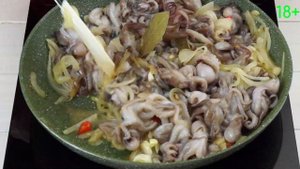 Как приготовить осьминога в остром соусе?