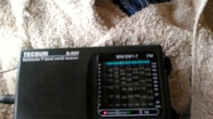 Tecsun R 909 na faixa de ondas curtas