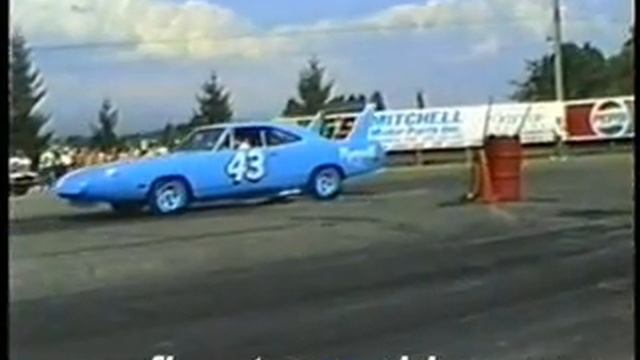 Sox & Martin Vs. Richard Petty - Superbird Match Race! смотреть онлайн