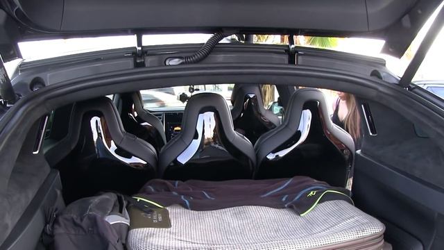 Tesla Model X space for suitcases смотреть онлайн