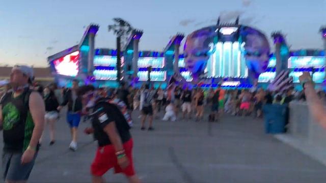 Under the Electric Sky (EDC - LV 2019) смотреть онлайн