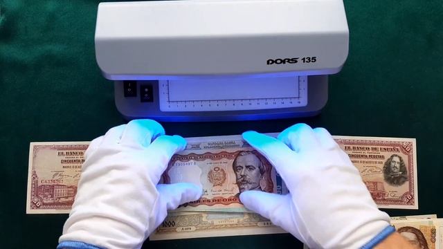Красивая коллекция банкнот в ультрафиолетовом свете смотреть онлайн