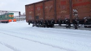 Тепловоз 2ТЭ10М-2289 С Грузовыми Вагонами На Станции Металлист