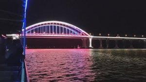 Ночной Крымский мост, вид с моря. Керчь. Это что-то невероятное.