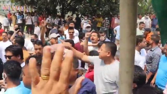 Tension in Singtam as Miscreants Attack JAC Sikkim Secretary and SDF Leader's Vehicle. смотреть онлайн