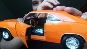 MINIATURA DODGE CHARGER R/T 1969 ESCALA 1/18 MAISTO | Muscle Car Miniaturas