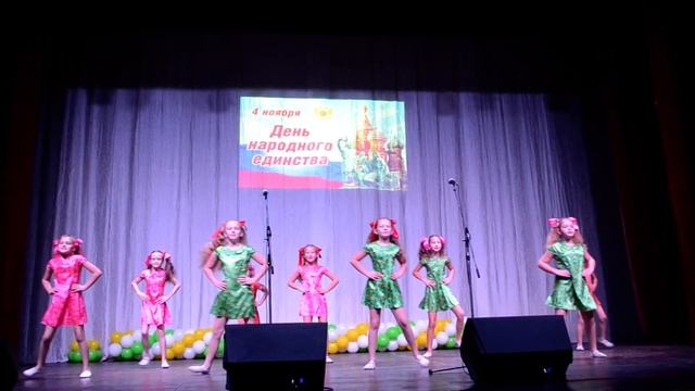 Танцуют "Светлячки". смотреть онлайн