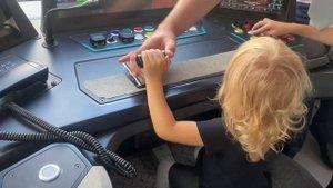 VLOG. Я с сестрой в кабине метро с настоящим машинистом метро