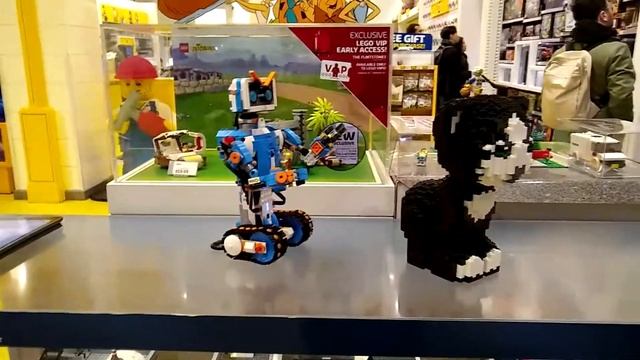 LEGO 17101 BOOST Creative Toolbox Robot Toy - Looks Johnny 5
