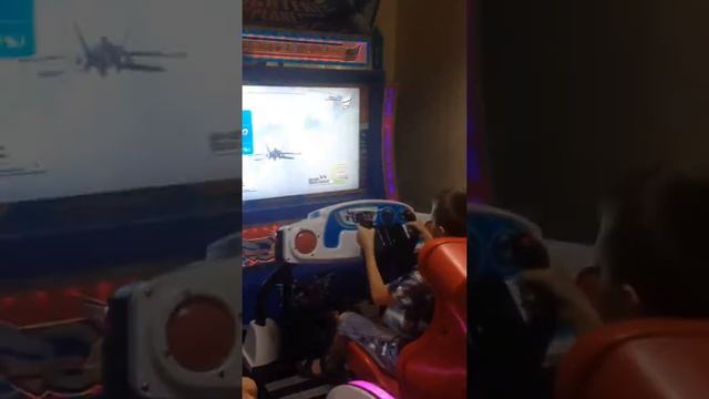 Атон на самолете