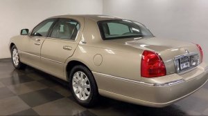 2011 Lincoln Town Car Signature Sedan