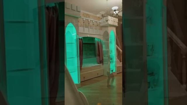 Двухъярусная кровать "Замок принцессы" с горкой и подсветкой от студии дизайнерской детской мебели
