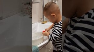 Развитие мышления и речи в бытовой деятельности. Арсений учится стирать.