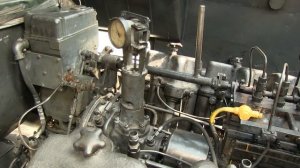Запуск дизеля тепловоза ТЭП60 и дизельное помещение / TEP60 engine start and engine room