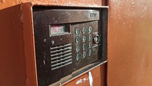 МИХАЛ ПАЛЫЧ ЗВОНИТ в ДОМОФОНЫ!